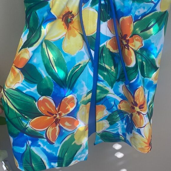 Ocean Dream Floral Swimsuit Top 26W - Picture 3 of 8